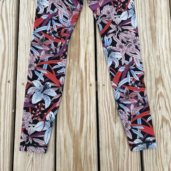 Lululemon Train Times 7/8 Leggings Size 4 Floral - Picture 9 of 13